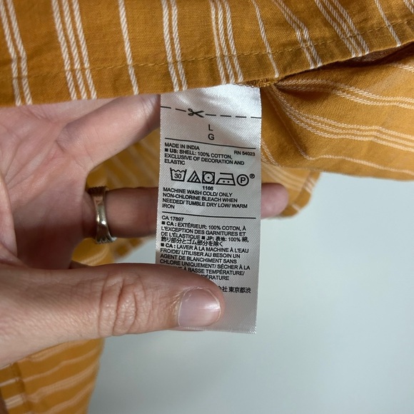 Banana Republic Gold Smocked Ruffled Tank Top, Size L - Picture 4 of 7